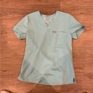 X small figs Catarina one pocket scrub top fresh aqua